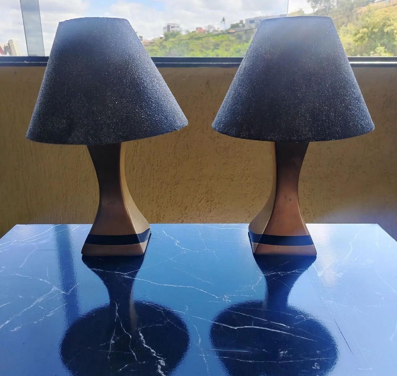 2 Abajur de cerâmica e cúpula de tecido 