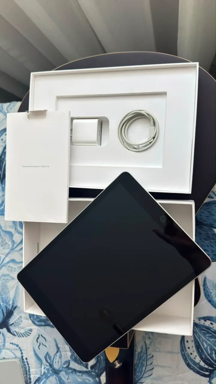 Apple iPad Wifi 9th Geração Cinza Espacial A2602 64GB 10.2 " e de brinde uma capinha 