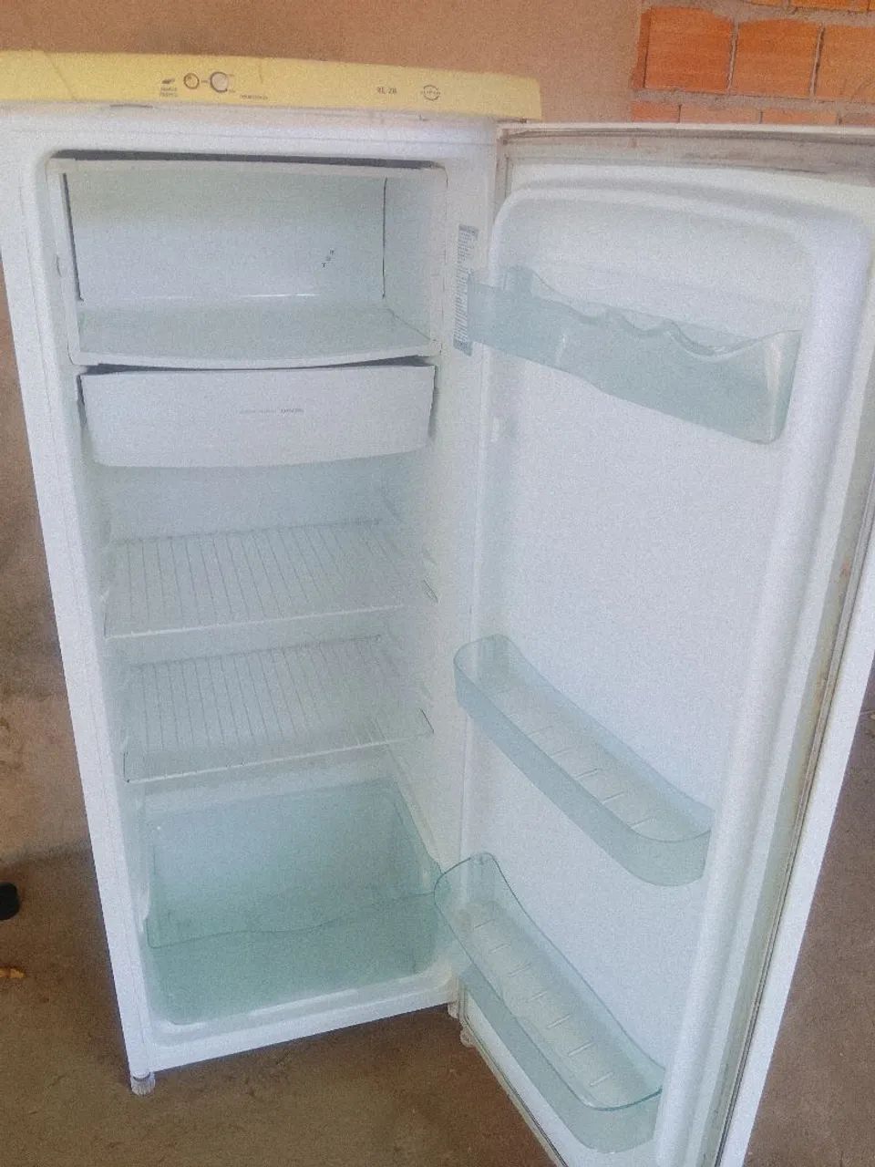 Vendo geladeira funcionando perfeitamente  - Foto 5