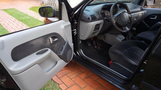 "Oferta" Clio Sedan Privilege 1.6 Hi-Flex 2006 - Foto 3