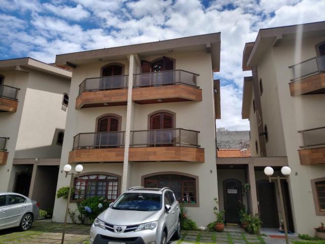 Casa de Condomínio em Vila Augusta, com 4 quartos, sendo 4 suítes e área útil de 180 m²