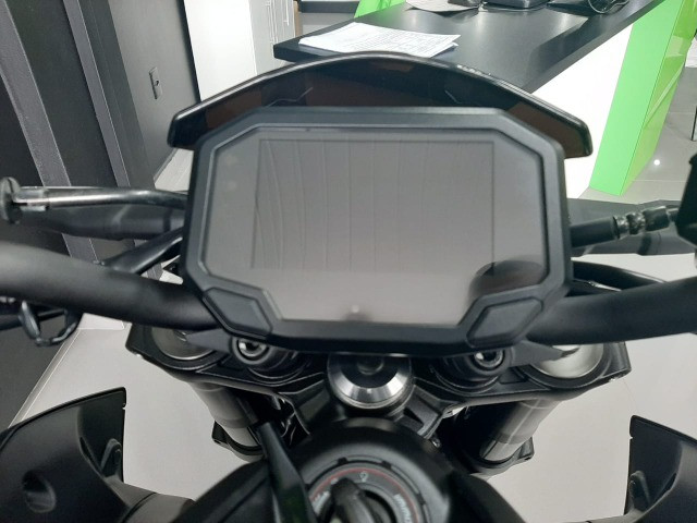Kawasaki Z 900 Preta 2021 - Foto 8