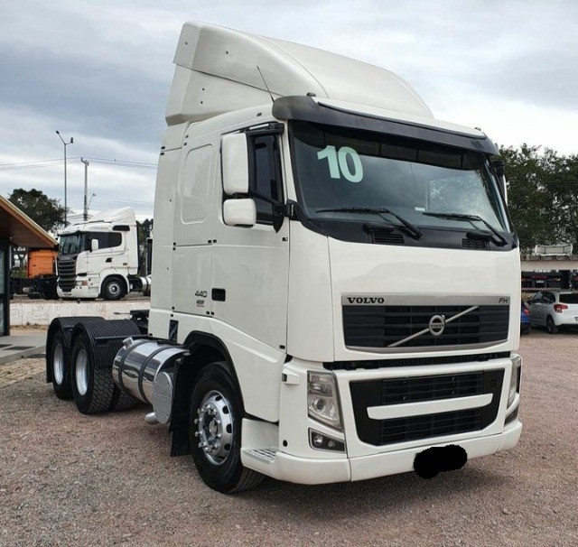 CAMINHÃO VOLVO FH440 6X2 ENT. 20.300