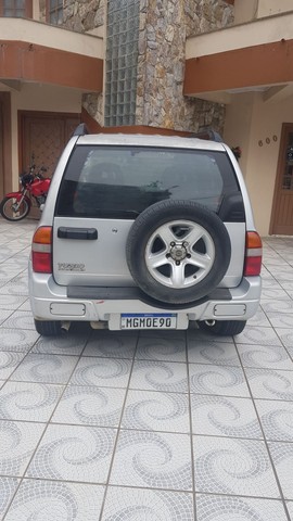 TRACKER 2001