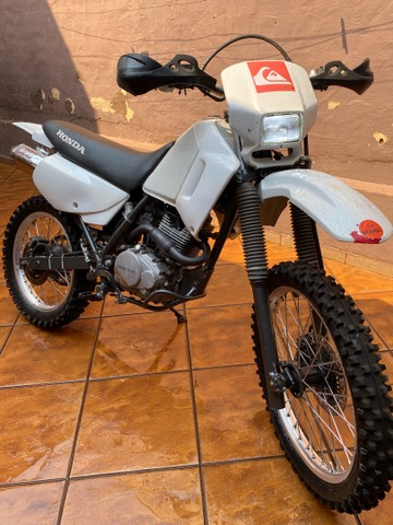 MOTO DE TRILHA XR 200