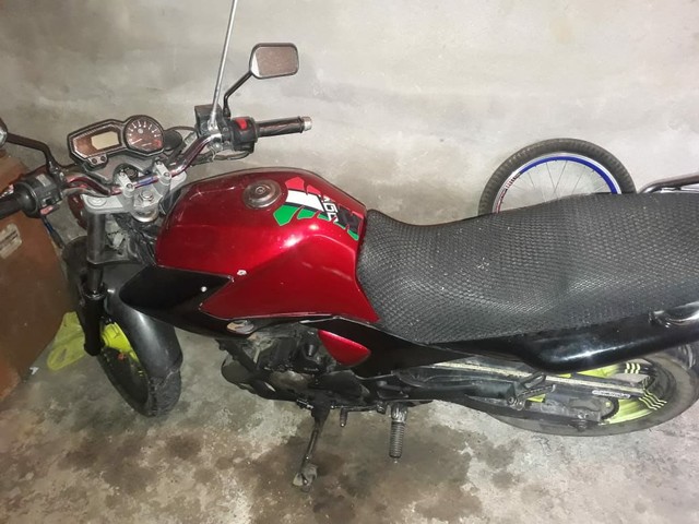 VENDE-SE YAMAHA FAZER 250