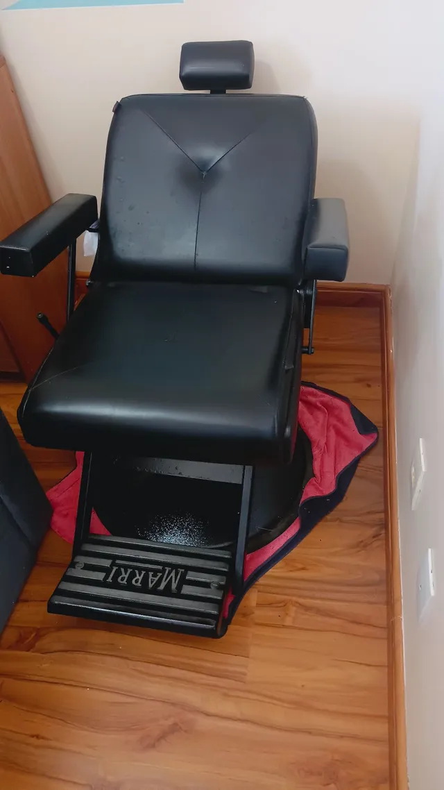 Vendo cadeira de barbeiro Marri - Outros itens para comércio e escritório -  Praia da Costa, Vila Velha 1254567892