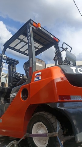 Empilhadeira Toyota 8FG25 2020 triplex  - Foto 2