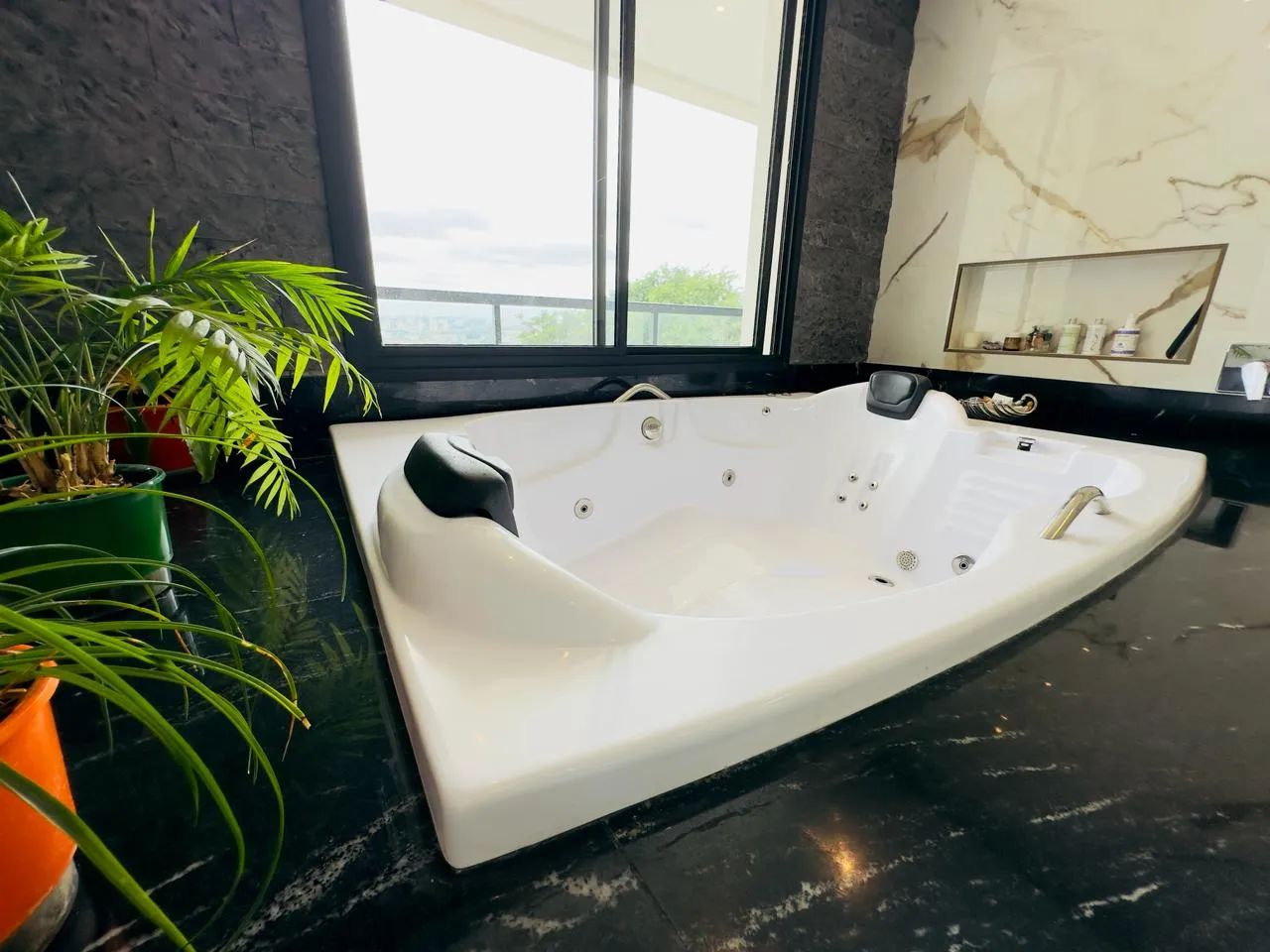 Sobrado Exclusivo, são 4 suítes, Área de lazer completa, Elevador, Geração de Energia, Vis - Foto 8