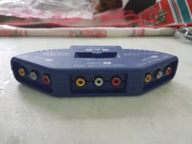Adaptador com entrada de um AVI e saida para 3  - Foto 2