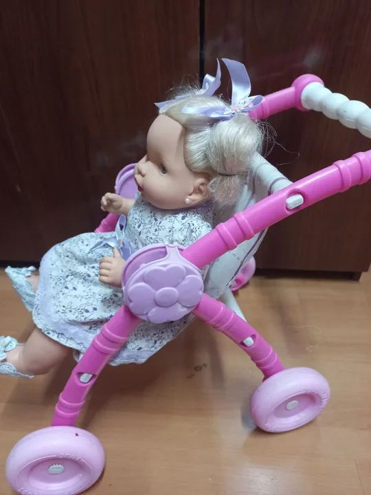 Boneca com carrinho  - Foto 2