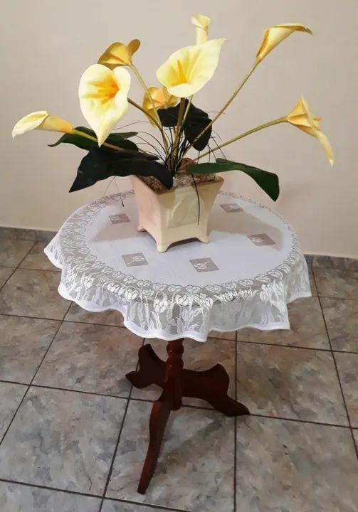 Arranjo de Vaso em Plástico Trabalhado com Flor Artificial danificada - Foto 2