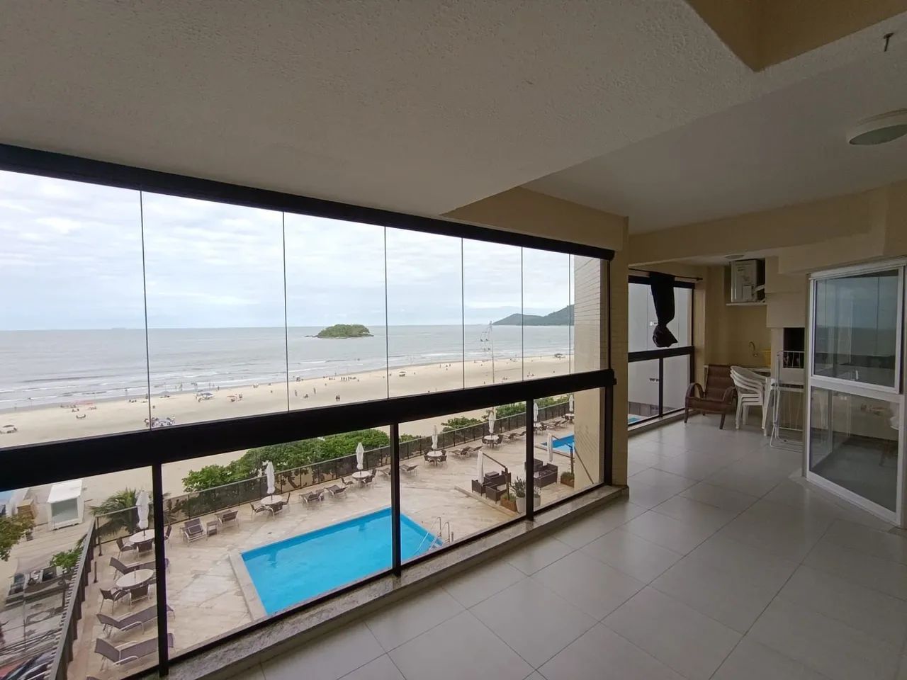 APTO 4 SUÍTES - FRENTE MAR EM BC