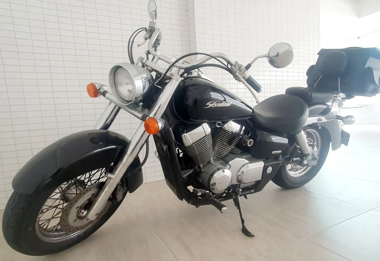 Shadow 750