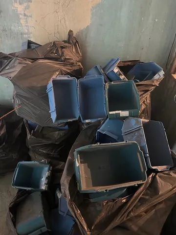 Lote de Cx de utilidade diversas 