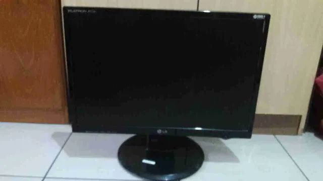 Monitor LG com defeito