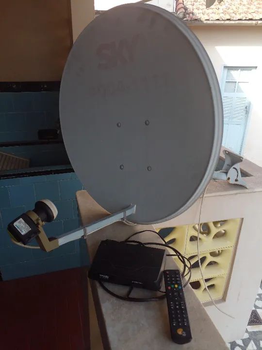 ANTENA PARABOLICA DIGITAL COM RECEPTOR E CONTROLE 
