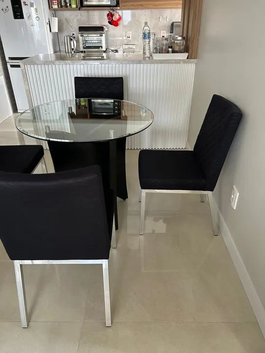 OPORTUNIDADE! Mesa de vidro e 4 cadeiras - Foto 3