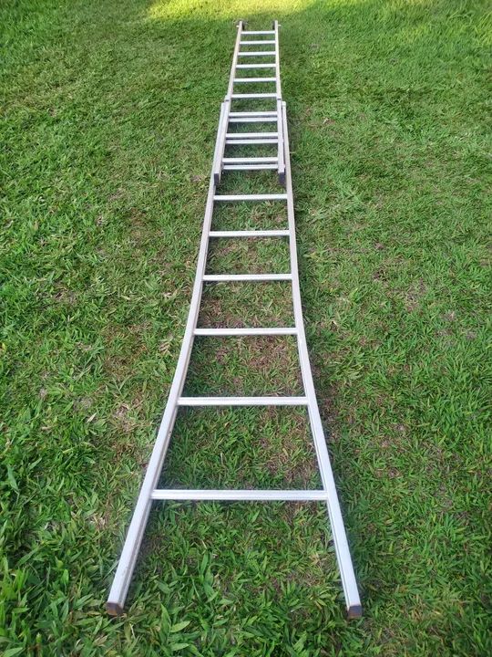Escada de alumínio -18 degraus 4,5 m