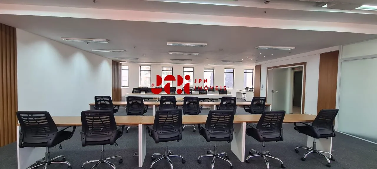 Sala comercial mobiliada na região da Berrini - 208m², 04 banheiros, 04 vagas