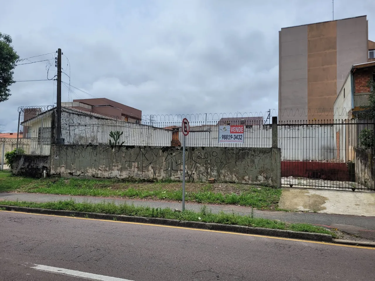 TERRENO à venda com 185.25m² por R$ 420.000,00 no bairro Pinheirinho - CURITIBA / PR