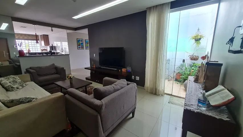 Vende-se um prédio na Qd 14 do Setor Leste - Foto 2