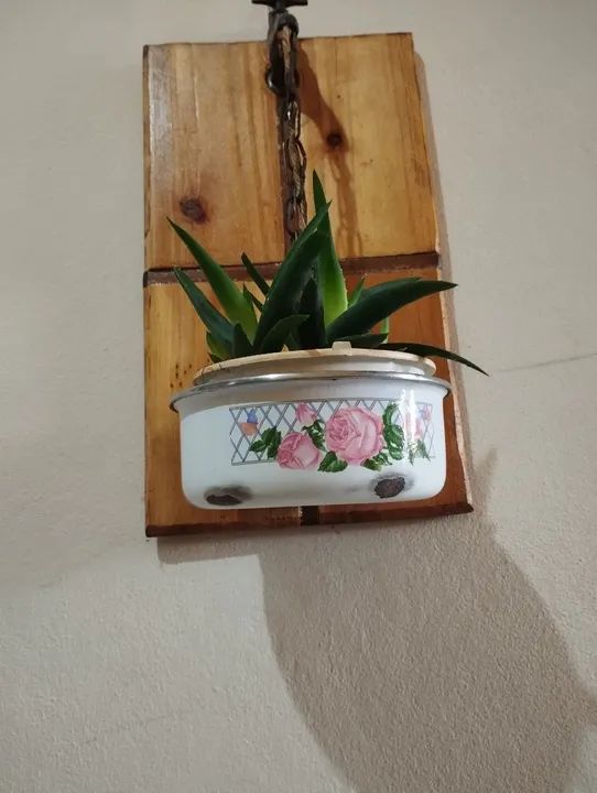 Placa decorativa com torneira e suporte para uma planta vintage - Foto 3