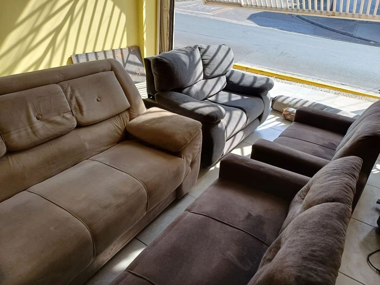 Sofá  marrom aconchegante - Foto 3