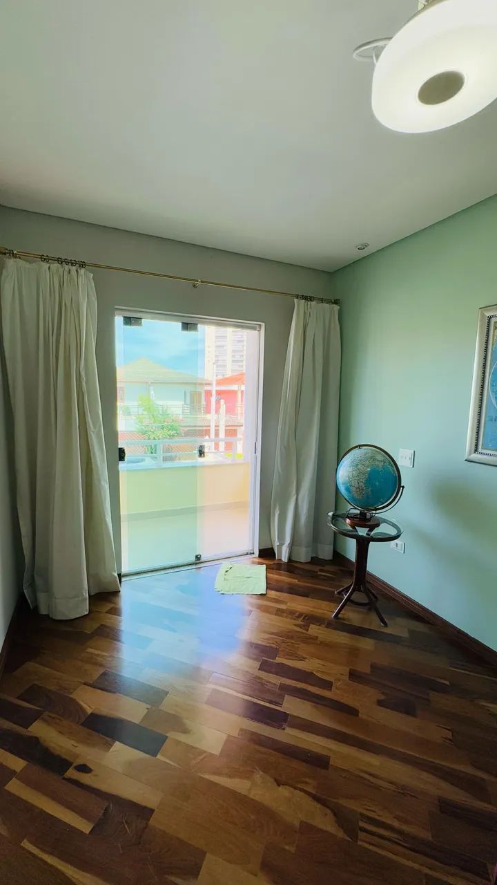 Sobrado Espaçoso em Bolsão Residencial  4 Dorms | 6 Banheiros | 260m² - Foto 2