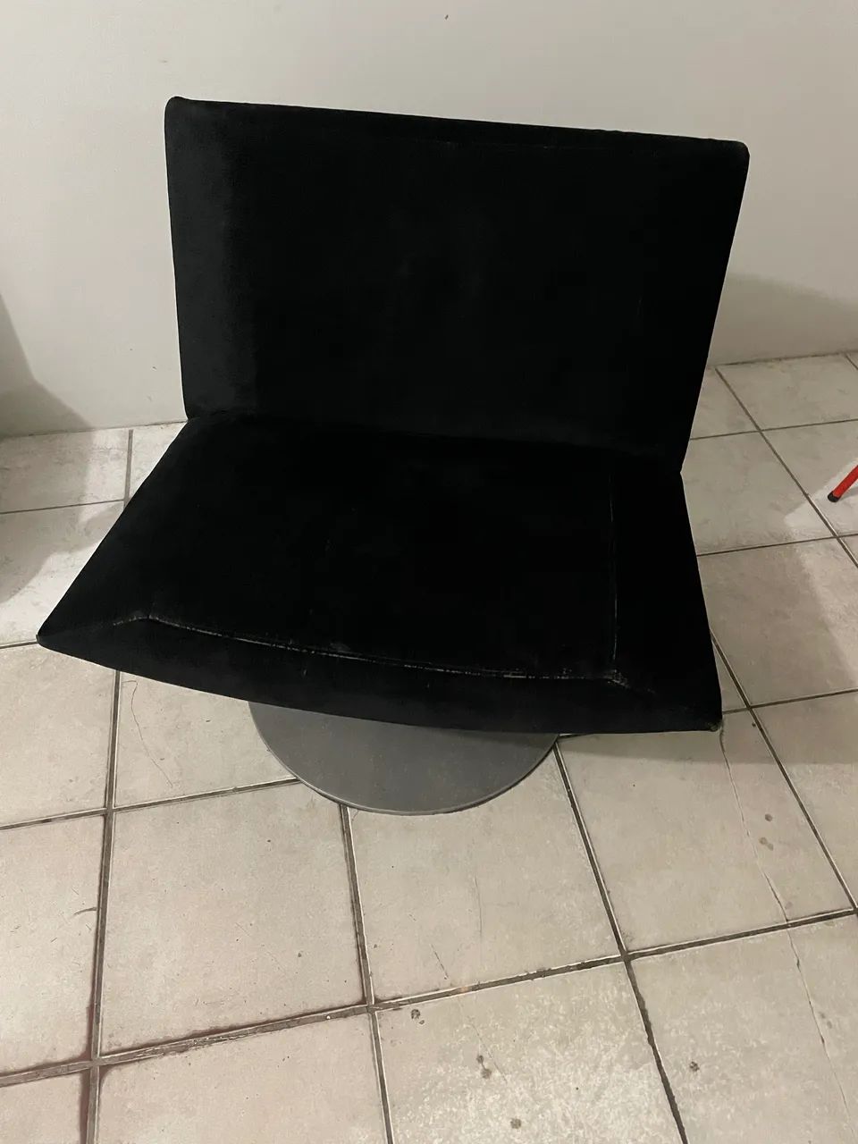 Poltrona estofada giratória 