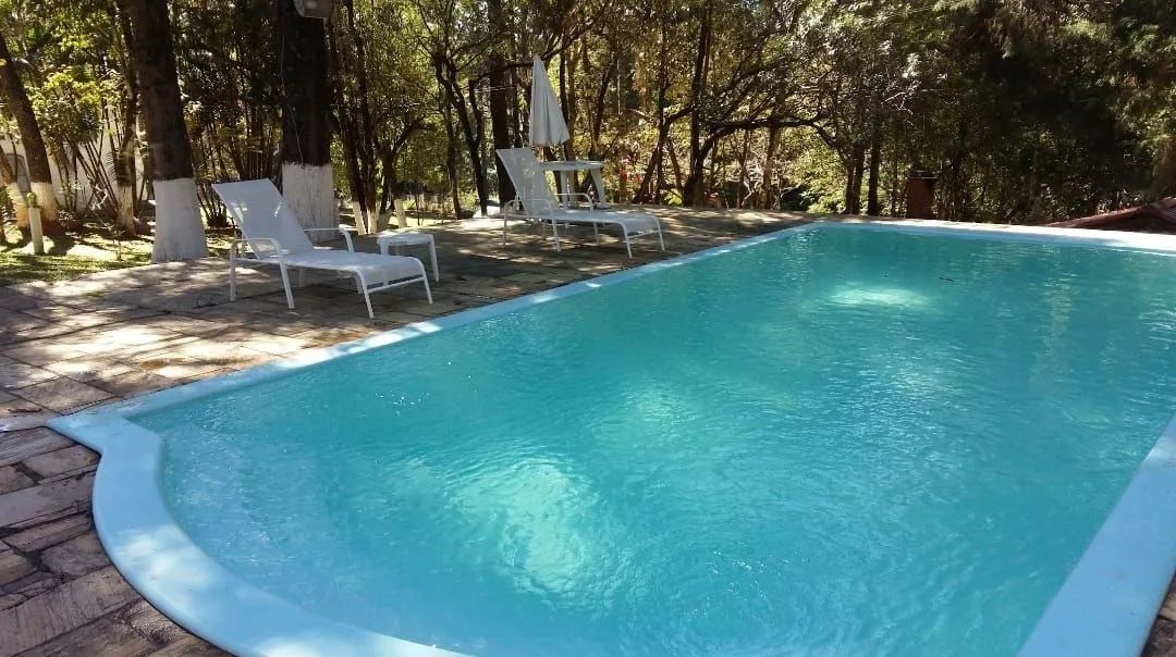 Chácara com Piscina e Lazer dentro de Condomínio 