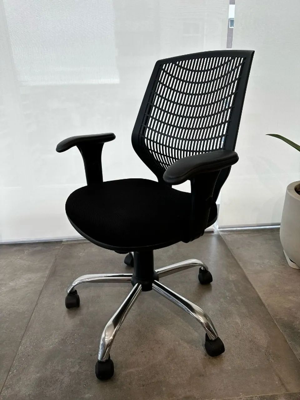 Cadeira de escritório com regulagens
