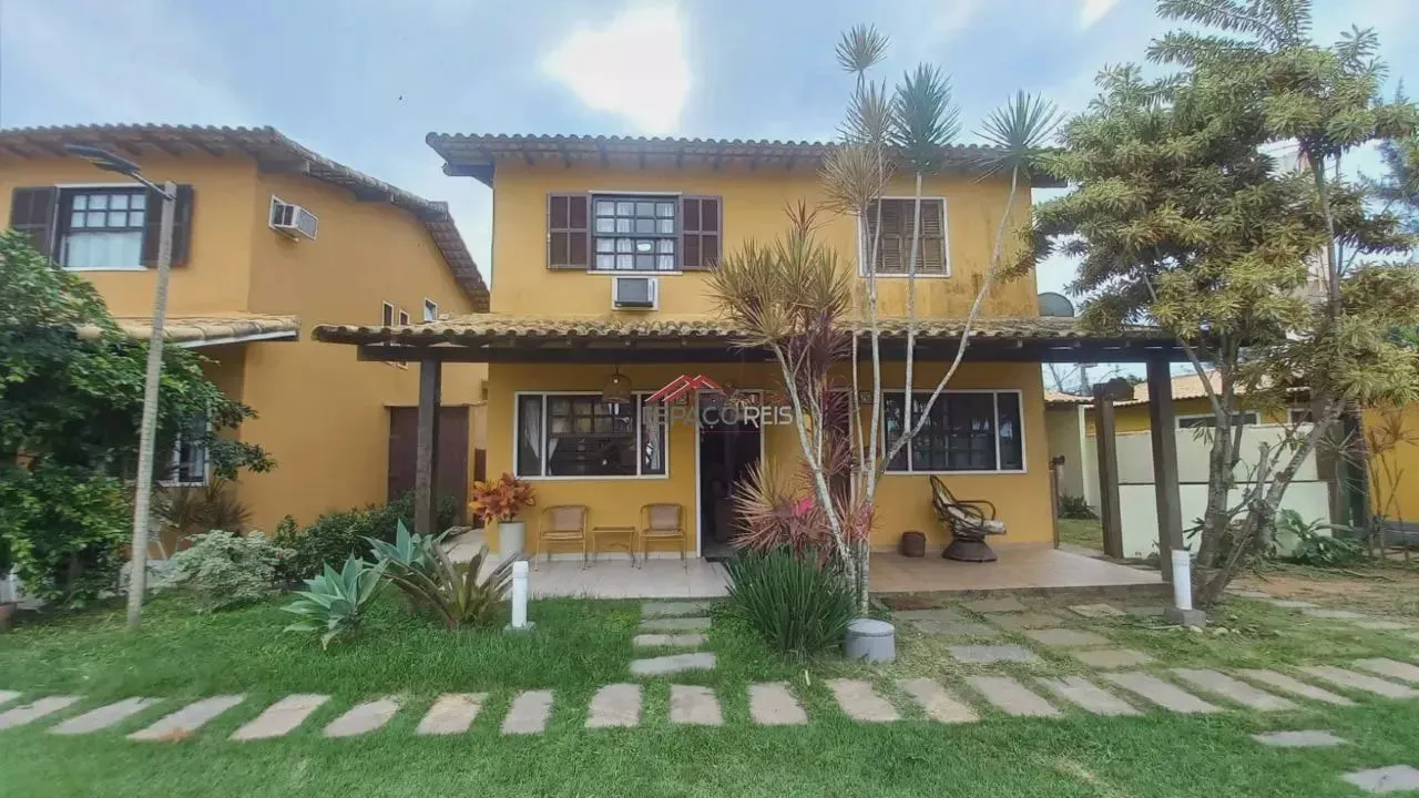 Casa de locação anual com 2 quartos dentro de condomínio na Rasa em Búzios