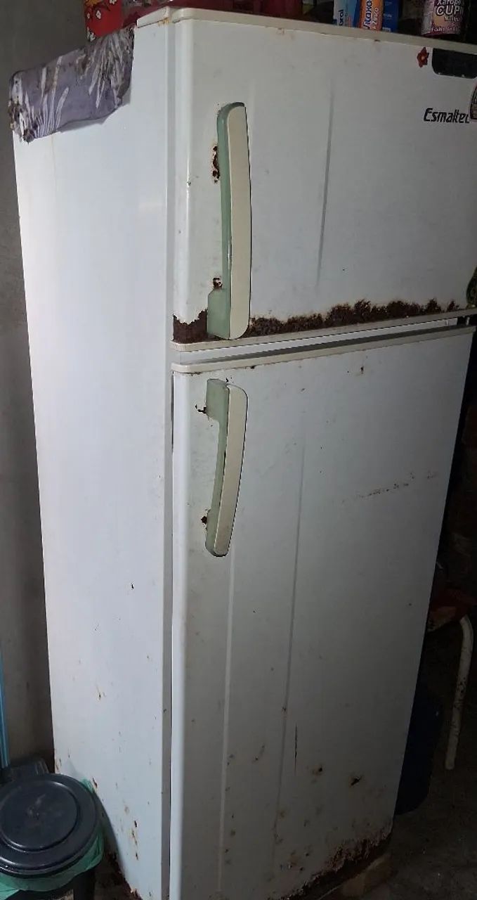 GELADEIRA Esmaltec Usada  - Foto 4