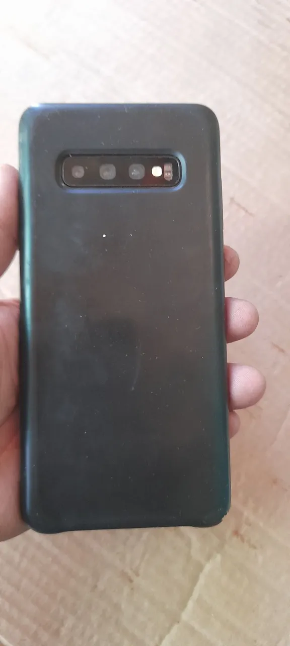 S10+ caiu no chão e só vibra não acende a tela