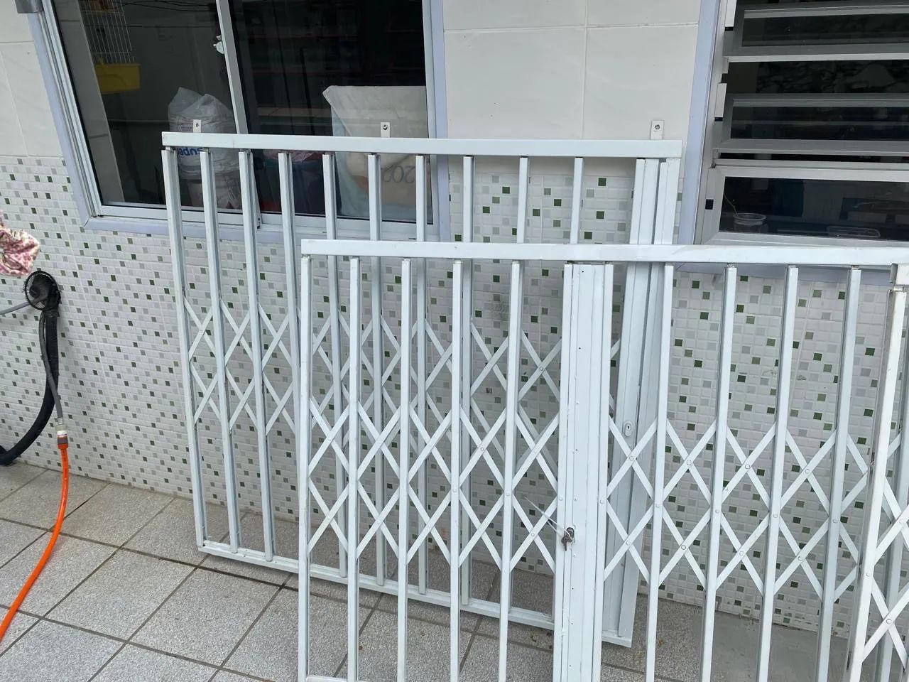 Grades pantográficas de segurança - usadas, em ótimo estado - Foto 2