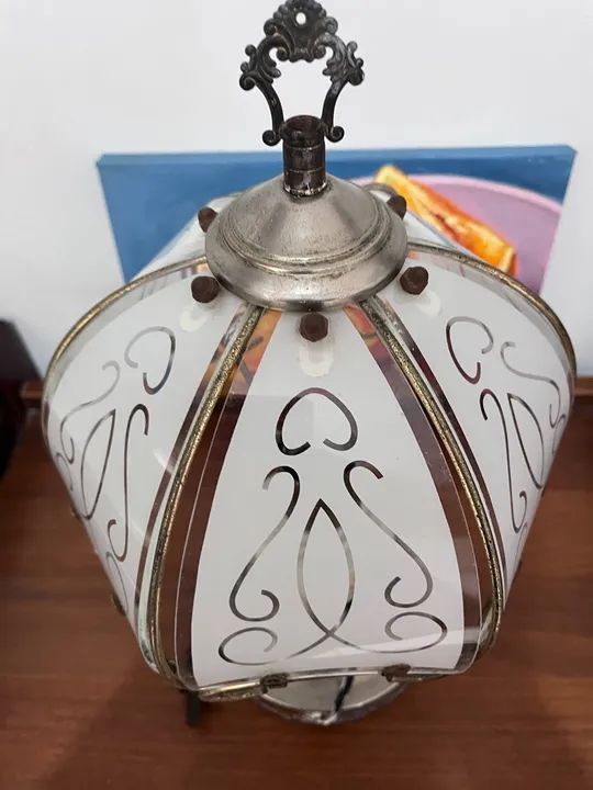 Abajur antigo de porcelana e vidro. - Foto 3