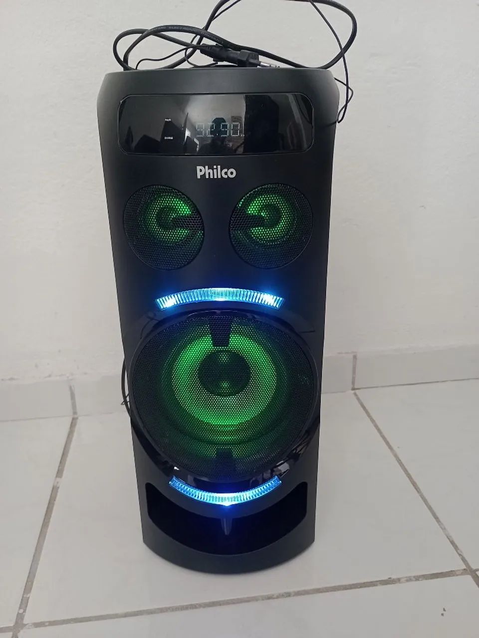 Caixinha de som Philco.