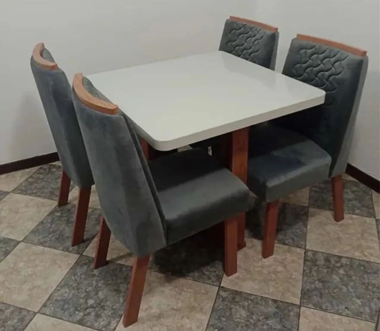  Mesa de Jantar com 4 Cadeiras MDF loly 