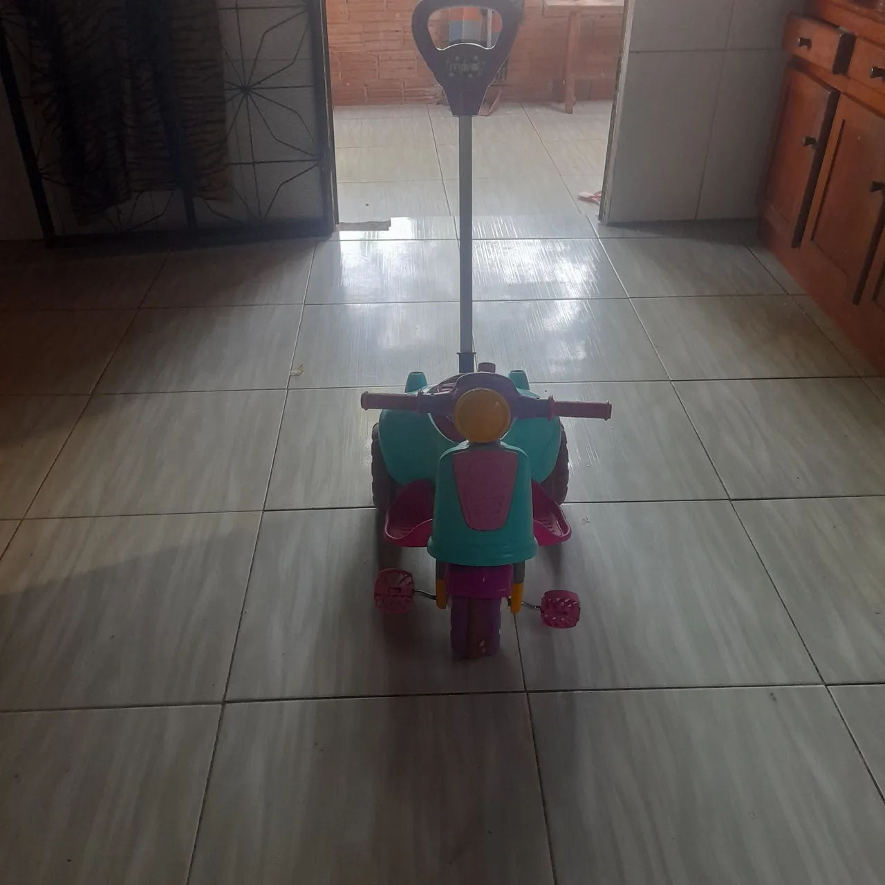 Triciclo Infantil com Empurrador - Diversão Garantida!