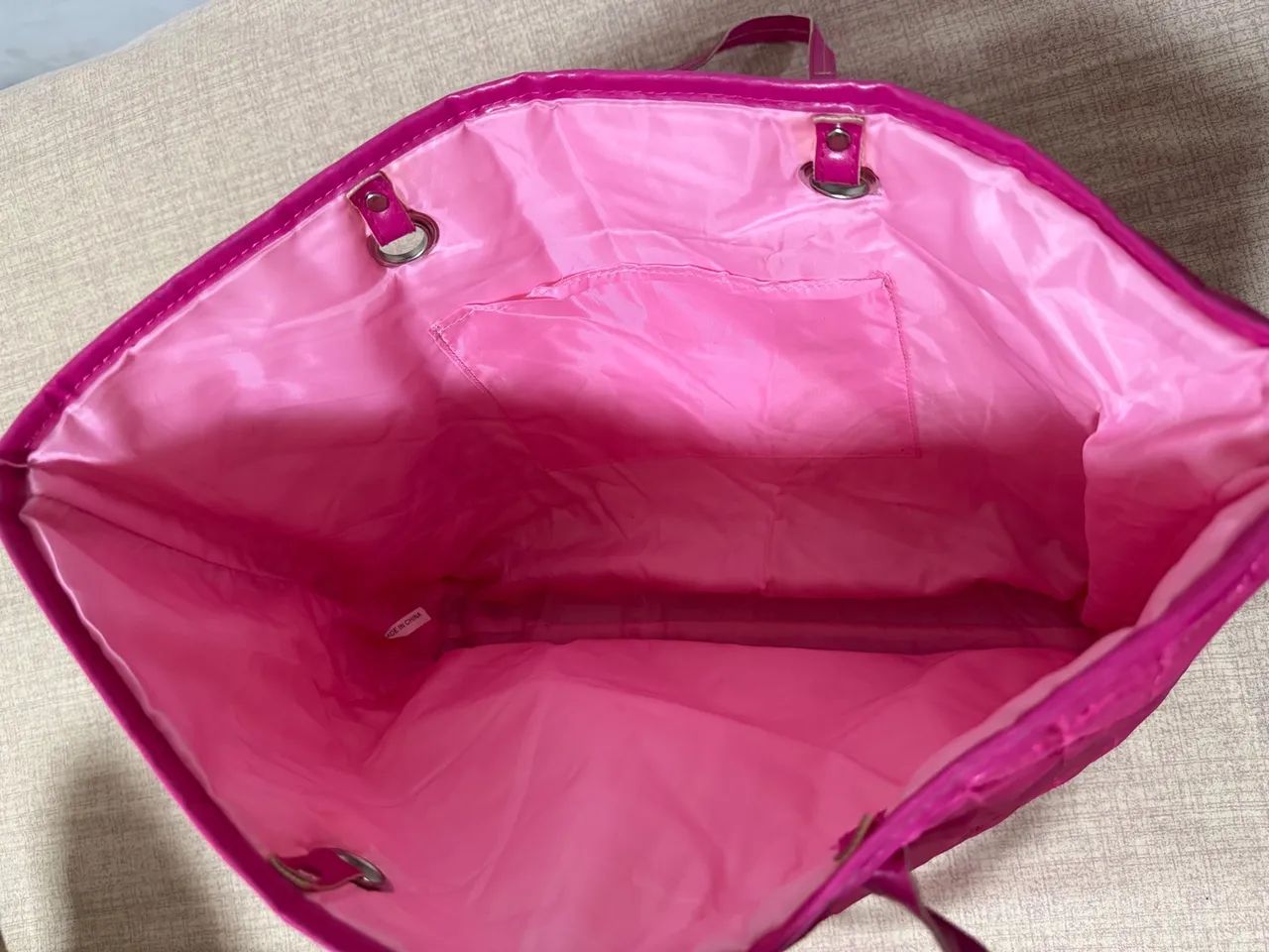 Bolsa de ombro acolchoada rosa vibrante - Foto 5