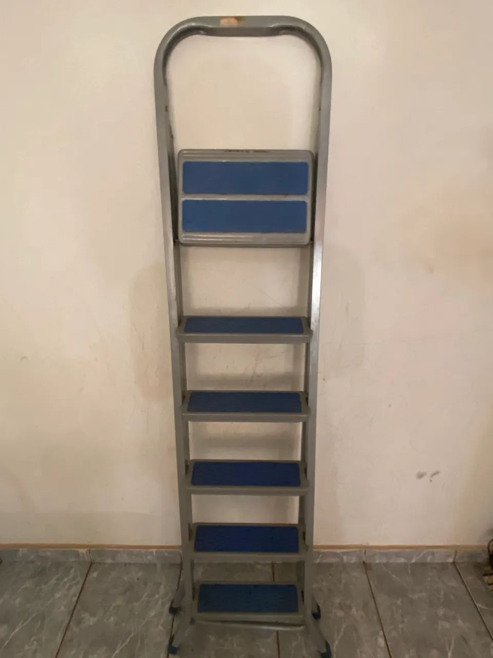 Escada com 6 degraus64166902982146122