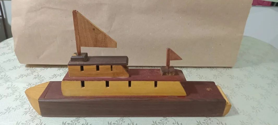 Jogo de Dominó em Barco de Envira e de Jacarandá  - 41 X 21 X 7,5 cm