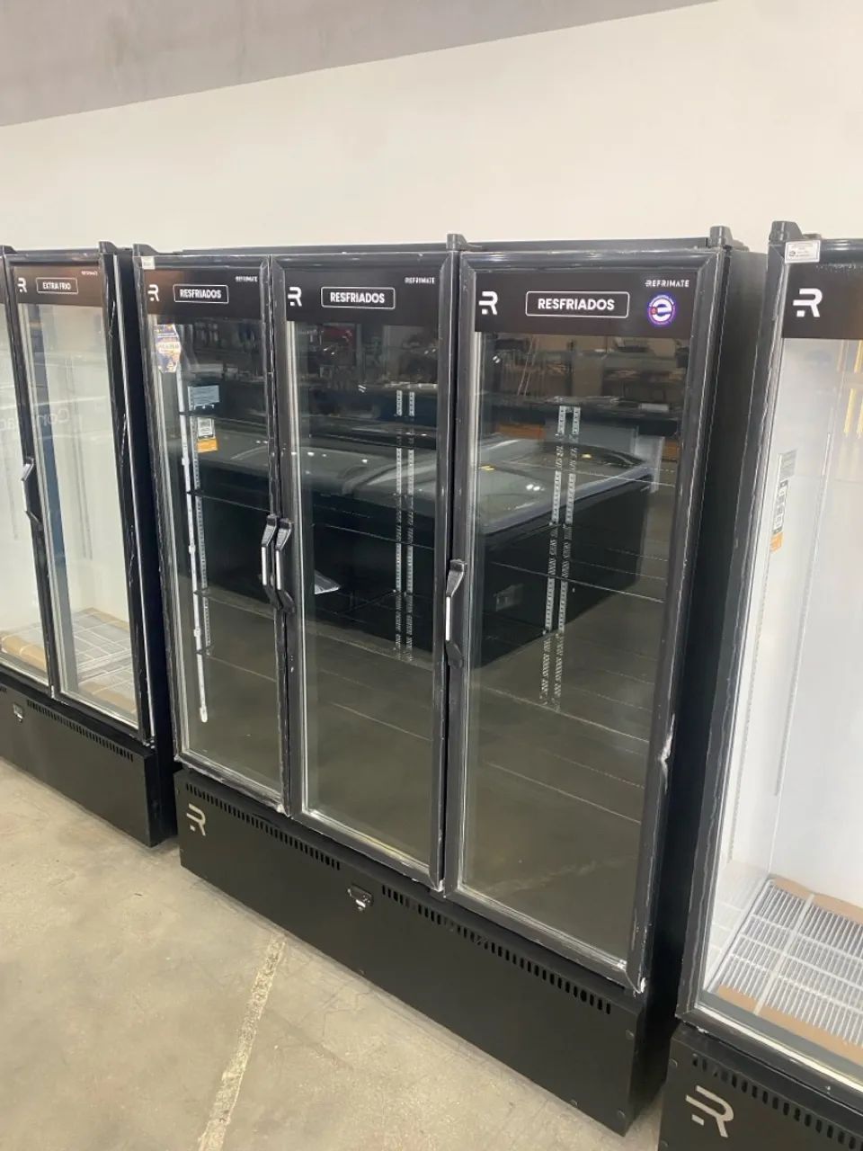 Geladeira/Expositora Refrigerada com 3 Portas de Vidro