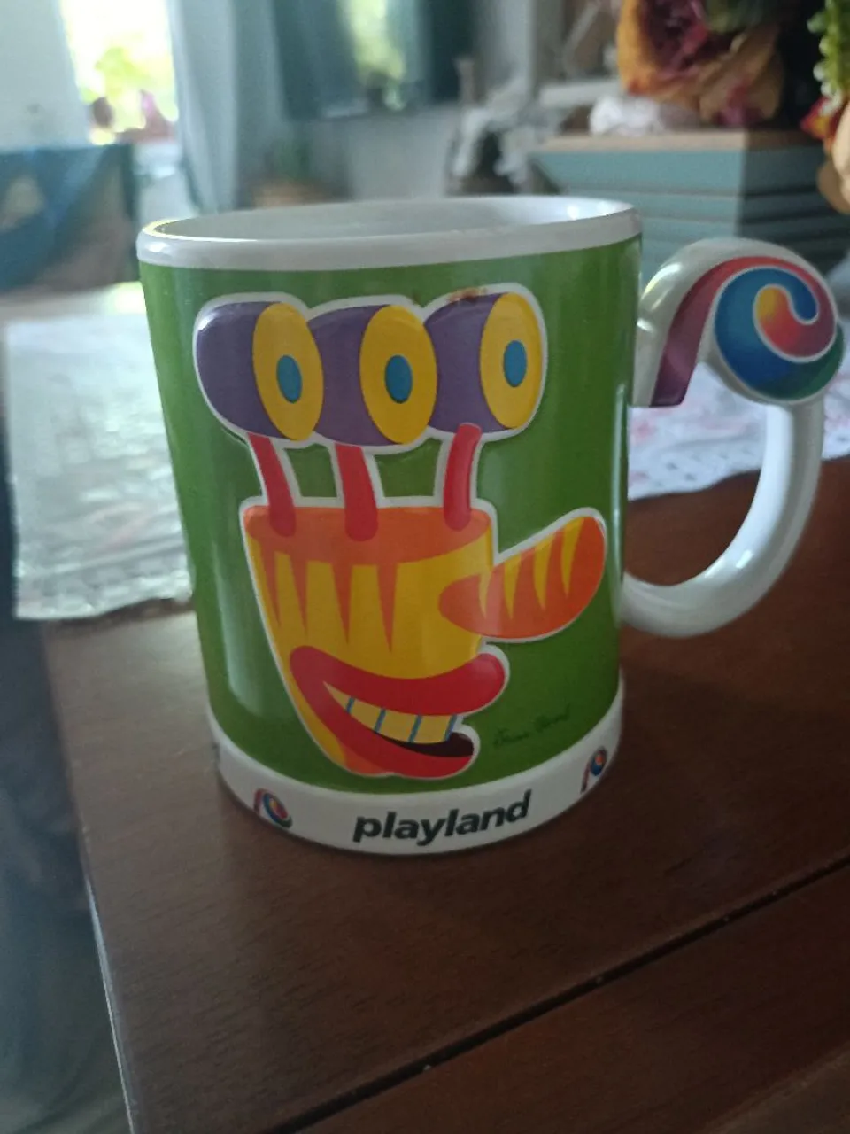 Caneca de Porcelana Playland Original Raridade
