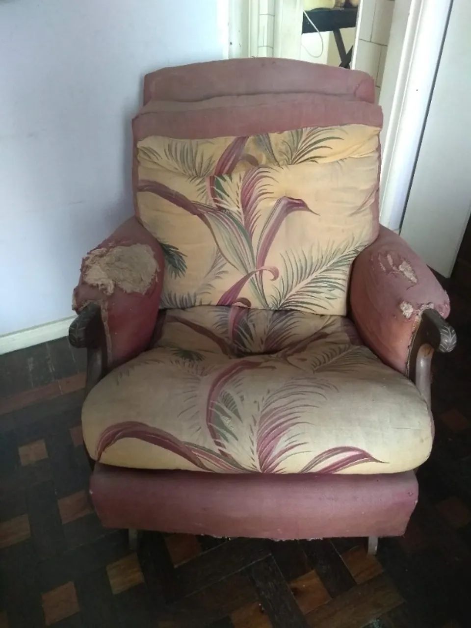 Poltrona antiga - precisa reforma
