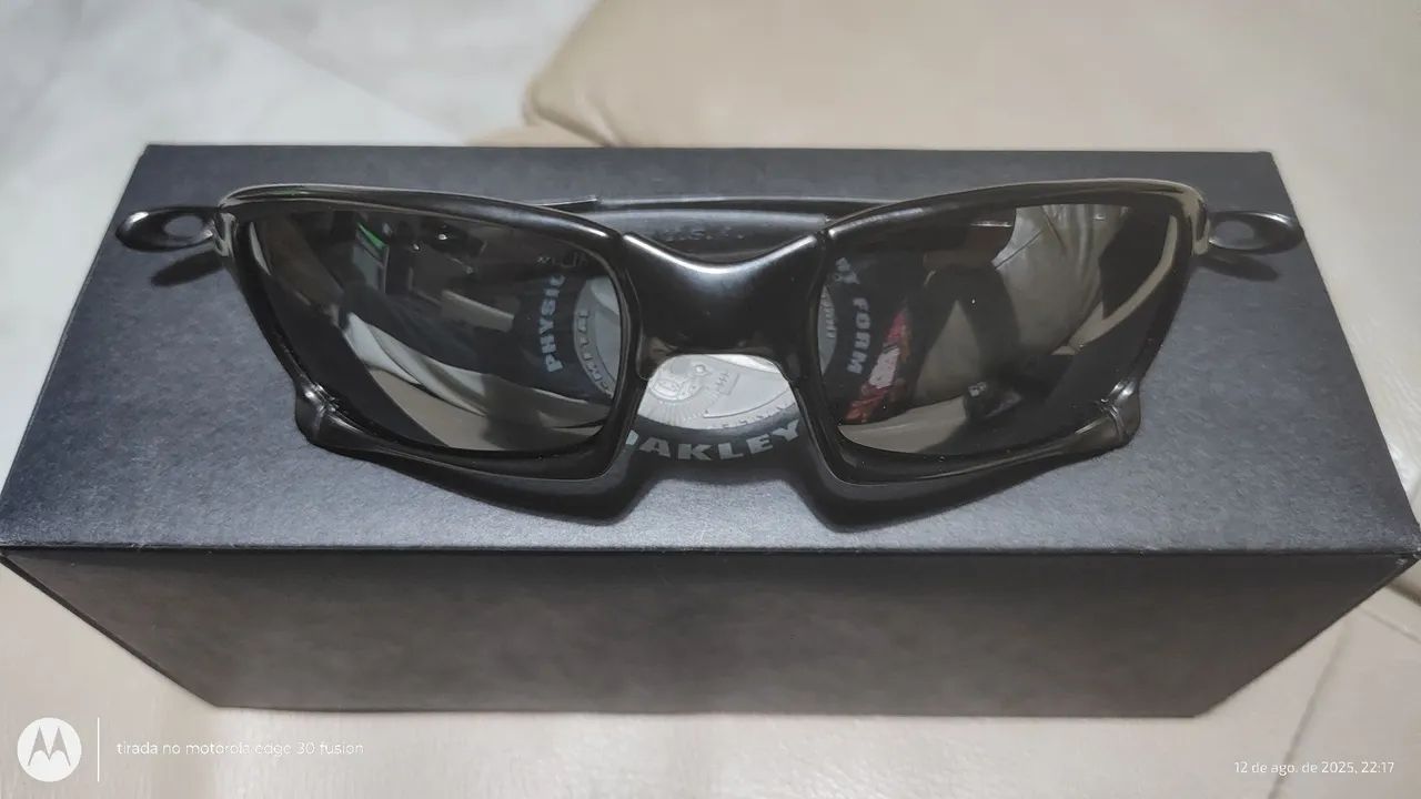 óculos Oakley novo série limitada tenho a 12 ano nunca usei comprei no Estados Unidos 