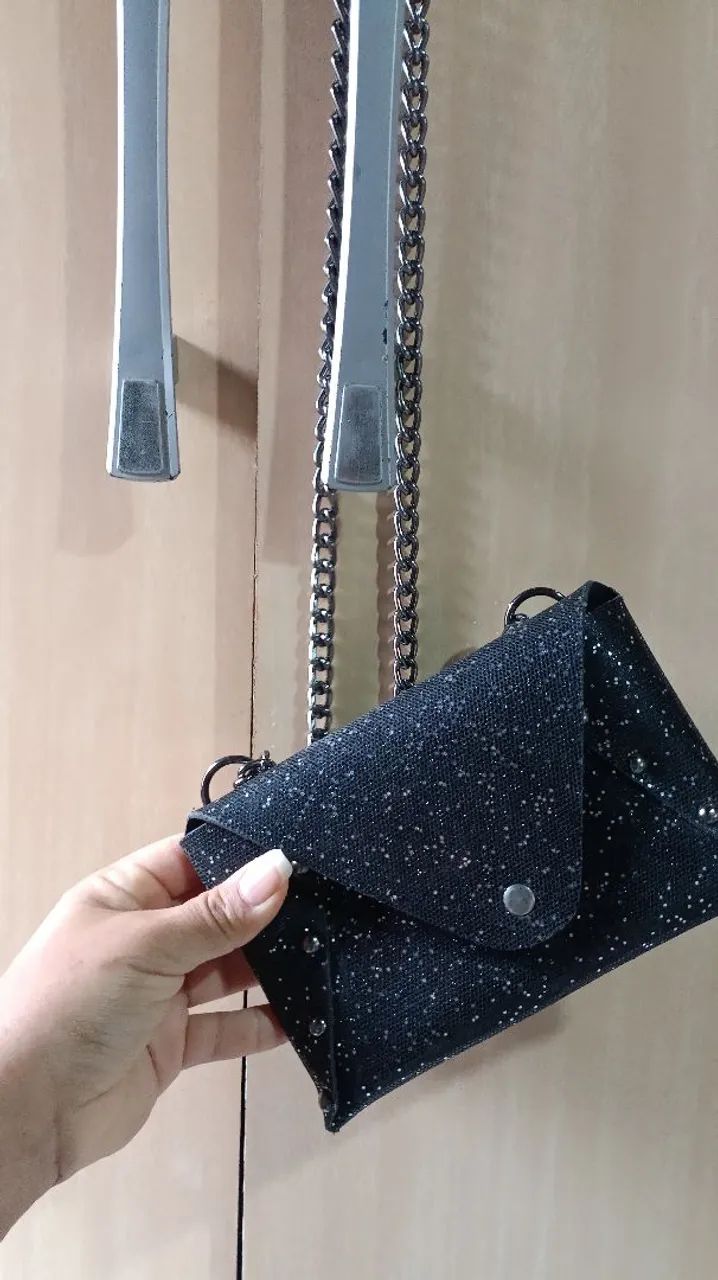 Bolsa que vira pochete na cor preta 