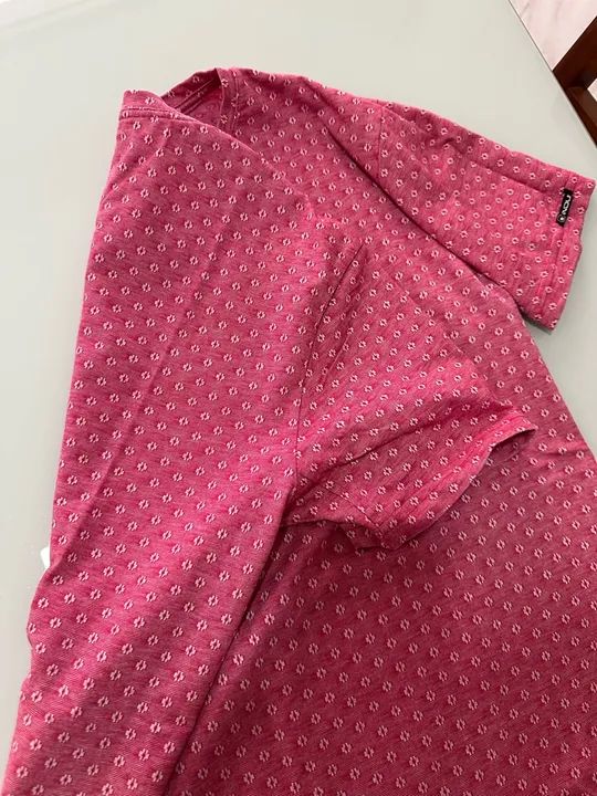 Indus- Camiseta Pink com estampas- Tamanho P - Foto 5