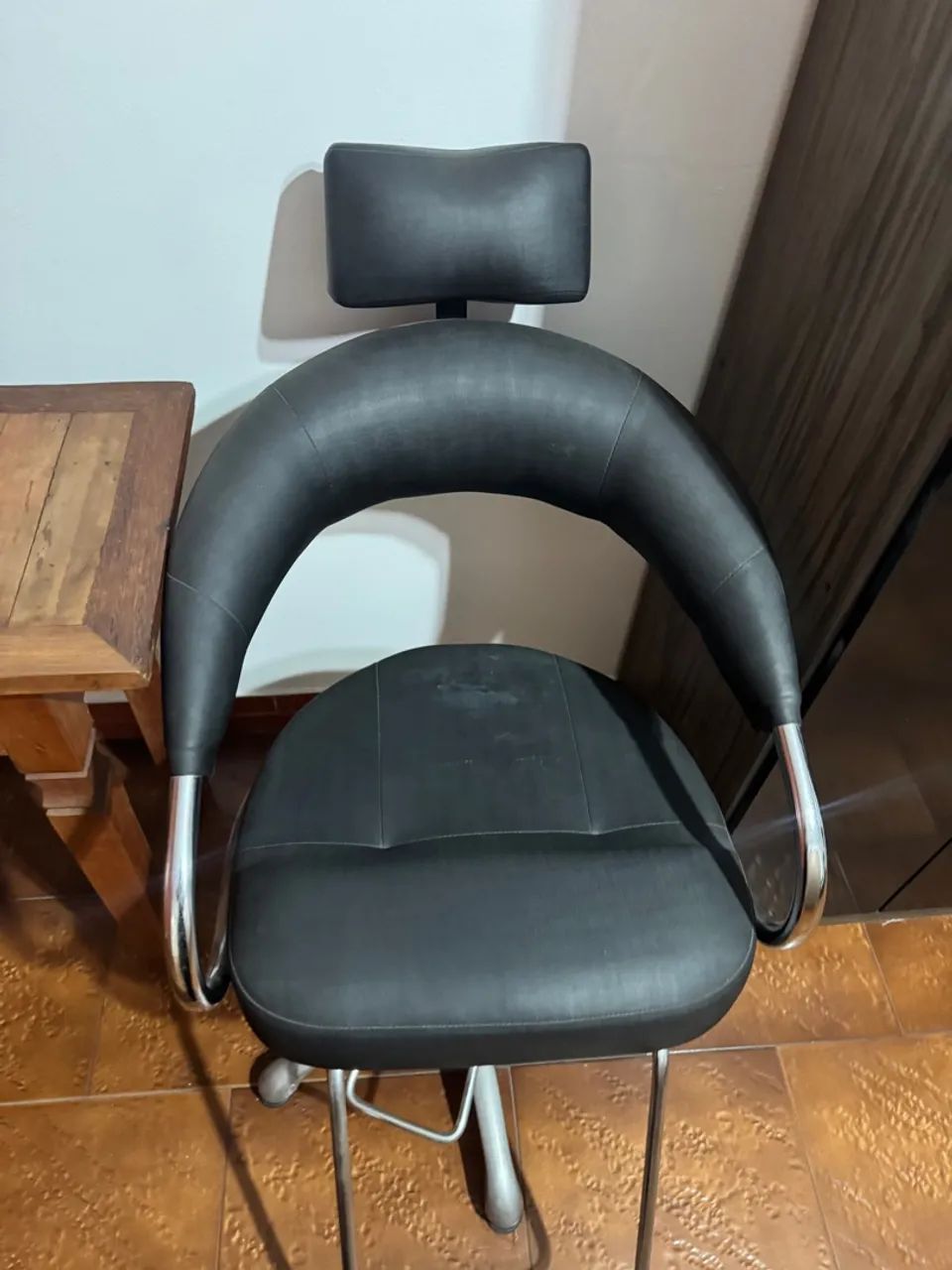 Cadeira de Barbeiro/Cabeleireiro - Foto 2